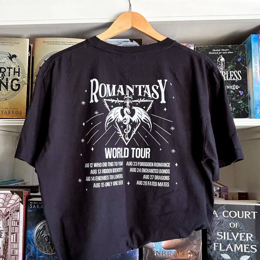 Romantasy World Tour heavyweight t-shirt